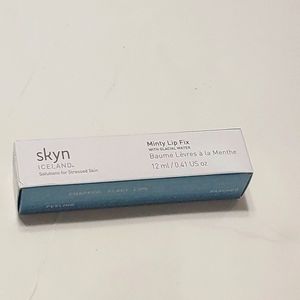 Skyn Iceland
Minty Lip Fix w/ Glacial Water